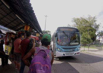 Onibus Articulado Muda Rota no centro. Foto : Marinho Ramos /Semcom
