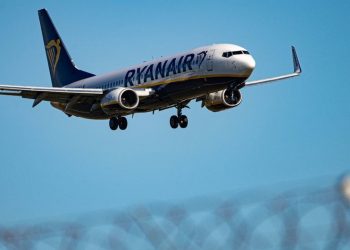 Avião da empresa Ryanair pede permissão para pouso. Foto: Unsplash: Fotis Christopoulos