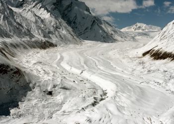 Uma geleira montanhosa que está encolhendo devido ao aumento das temperaturas e menos neve no distrito de Kargil, na Índia - Foto: Unicef/Srikanth Kolari