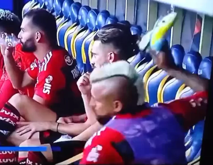 Vidal, do Flamengo, se irrita no jogo contra o Boavista — Foto- Reprodução : Band Sports