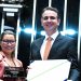 Janja recebe a premiação do presidente do Senado, Rodrigo Pacheco Geraldo Magela/Agência Senado - Fonte: Agência Senado
