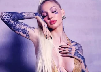 Priscila D'Ávila Machado, mais conhecida pelo nome artístico Zoo, é cantora, youtuber e modelo brasileira.