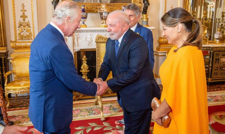 Londres, Inglaterra, 05.05.2023 - Presidente da República, Luiz Inácio Lula da Silva e a primeira-dama Janja Lula da Silva são recebidos pelo Rei Charles III e membros da família real no Palácio de Buckingham, Londres - Inglaterra. Foto: Ian Jones/Buckingham Palace