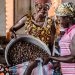A produção de castanhas de carité e manteiga estão entre as atividades de geração de renda mais acessíveis para as mulheres rurais no norte de Gana - Foto: FAO/Luis Tato
