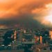 Ventos fortes e altas temperaturas causaram incêndios florestais que se espalharam por Atenas, na Grécia Foto: Unsplash/Anasmeiste