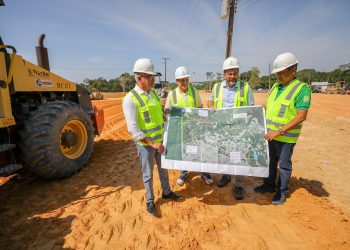 Governador Wilson Lima vistoria obras do anel leste.Foto: Alex Pazuello/Secom