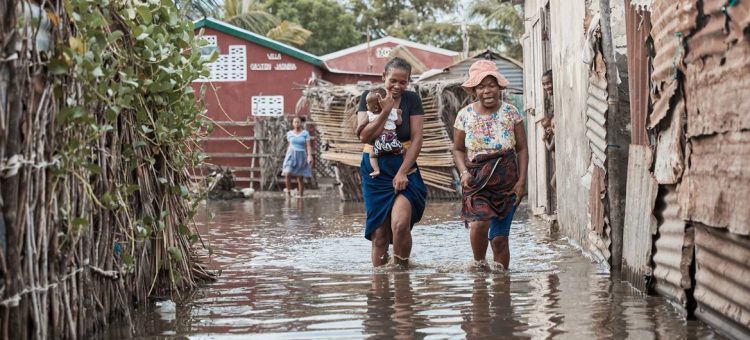 As alterações climáticas estão a provocar fenómenos meteorológicos extremos, por exemplo, em Madagáscar - Foto: Unicef/Tsiory Andriantsoar