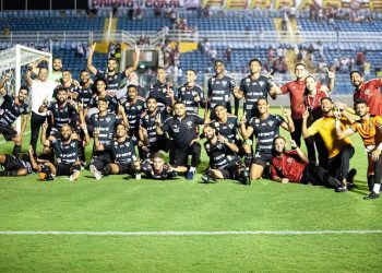 "Quase" xarás, Ferroviária-SP e Ferroviário-CE (Time Posado na foto), decidem a Série D. Foto: Lenilson Santos/Ferroviário