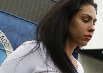 Monique Medeiros, ré pelo homicídio do filho Henry Borel, deixa a prisão no Instituto Penal Santo Expedito, em Bangu - Foto: © Fernando Frazão/Agência Brasil/Arquivo