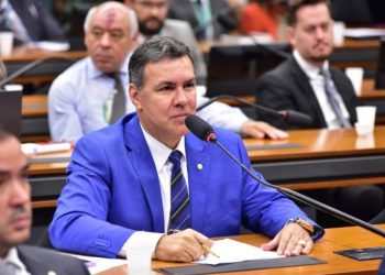 O relator da proposta, deputado Capitão Augusto
Fonte: Agência Câmara de Notícias