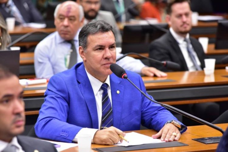 O relator da proposta, deputado Capitão Augusto
Fonte: Agência Câmara de Notícias