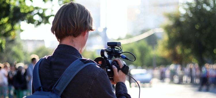 A Unesco está promovendo a segurança dos jornalistas através da sensibilização global - Foto: Jana Shnipelson/Unsplash