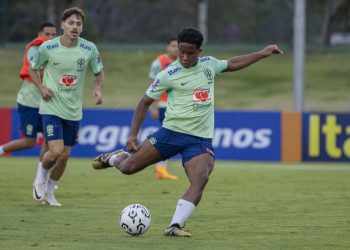 Endrick durante treino da Seleção Brasileira Pré-Olímpica Créditos: Joilson Marconne / CBF