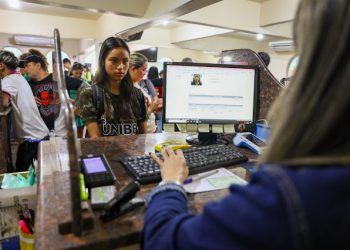 Meia passagem - Foto: Phil Limma : Semcom