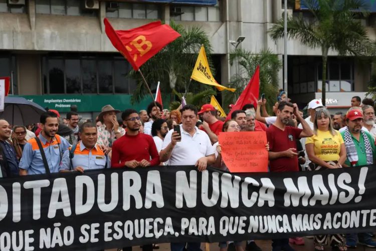 Ativistas promovem atos em defesa da democracia brasileira