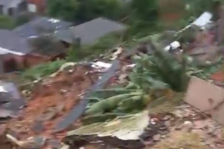 Prefeitura atende sete ocorrências de chuva na manhã deste domingo (24), em Manaus