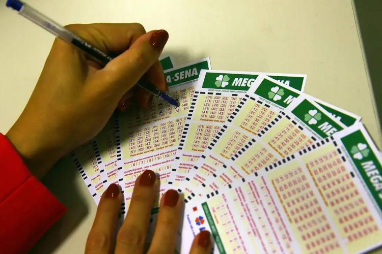 Mega-Sena acumula e prêmio vai a R$ 10,5 milhões
