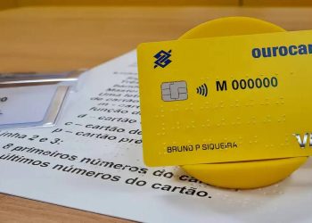 Pessoas com deficiência visual poderão ter cartão bancário em braile
