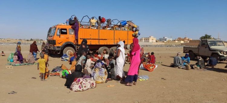 Famílias deslocadas chegam a Gao, Mali, depois de serem forçadas a fugir de suas casas por causa da violência Foto: Acnur/Abdoulatif Halidou