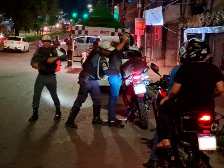 FOTOS: Carlos Soares e Divulgação/SSP-AM