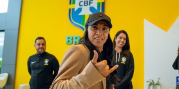 Chegada de Marta, Adriana, Rafa, Kerolin e Angelina Créditos: Fabio Souza/CBF
