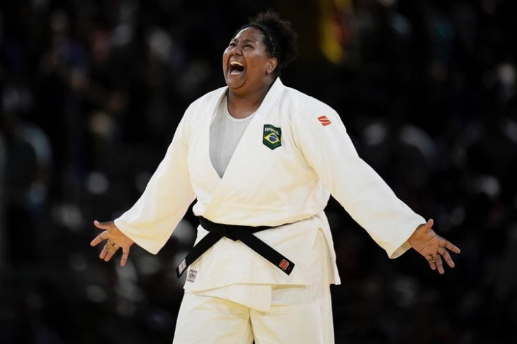 A brasileira Beatriz Souza venceu a israelense Raz Hershko, e conquistou a medalha de ouro na categoria mais de 78kg. Foto: Alexandre Loureiro/COB