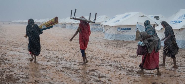 sudão País africano também enfrenta chuvas fortes e enchentes que afetaram cerca de 317 mil pessoas