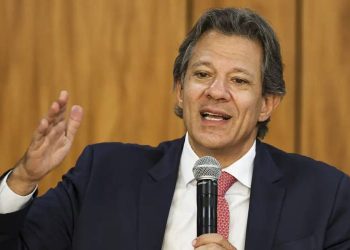 Haddad anuncia isenção de IR para quem ganha até R$ 5 mil