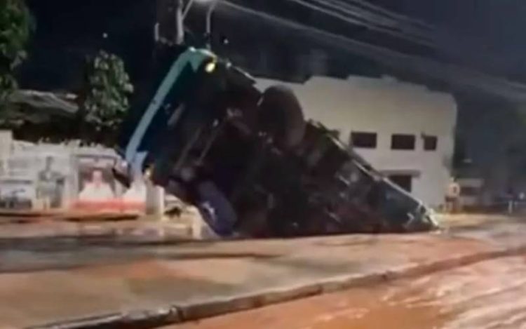 Prefeitura de Manaus orienta o transito após rompimento da adutora