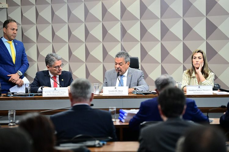 Dr. Hiran é presidente da CPI das Bets, que tem Alessandro Vieira como vice e Soraya Thronicke como relatora Pedro França/Agência Senado Fonte: Agência Senado