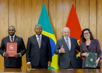 Cerimônia teve presença do presidente Lula, da ministra dos Direitos Humanos e da Cidadania substituta, Janine Mello, e do ministro das Relações Exteriores da República de Angola, Téte António (Foto: Ricardo Stuckert/PR)