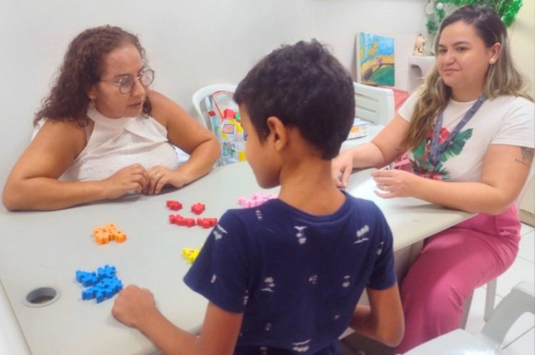 Recursos do Fundeb seriam usados para garantir a permanência de estudantes com TEA ou doenças raras. Foto: Milena Fernandes - HSM/SESA-CE
