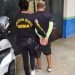 [10:11, 11/08/2025] +55 92 8596-1536: Polícia Civil prende homem que esfaqueou cachorro na mesma ocasião em que tentou matar o próprio primo
Tanto o primo do autor quanto o animal foram atingidos com golpes de faca
A Polícia Civil do Amazonas (PC-AM), por meio da Delegacia Especializada em Crimes contra o Meio Ambiente e Urbanismo (Dema), deu cumprimento a um mandado de prisão preventiva em nome de um homem, de 41 anos, por esfaquear um cachorro de Sem Raça Definida (SRD) e por tentar matar o próprio primo, de 36 anos. Os fatos ocorreram no dia 1º de fevereiro deste ano, no bairro São José Operário, zona leste.
Conforme o delegado Guilherme Antoniazzi, adjunto da Dema, na manhã do dia 1º de fevereiro, o autor invadiu o quarto do seu primo e tentou mata-lo com golpes de faca. Na ocasião, a vít…
[10:11, 11/08/2025] +55 92 8596-1536: Ação policial da Delegacia Especializada em Crimes contra o Meio Ambiente e Urbanismo (Dema). (Fotos: Lyandra Peres e Divulgação/PC-AM)
