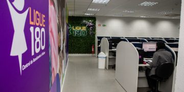 Principal serviço do Governo do Brasil para o recebimento de denúncias de violência de gênero e acolhimento de vítimas, o Ligue 180 funciona 24 horas por dia, todos os dias da semana - Foto: Vitor Vasconcelos/Secom/PR