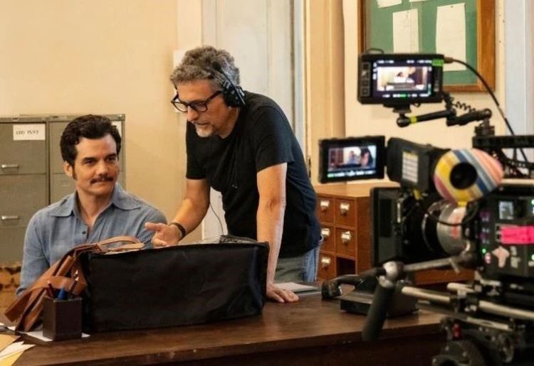 Wagner Moura e Kleber Mendonça nas filmagens do filme O Agente Secreto. Foto: Victor Jucá/Divulgação