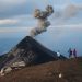 Turistas observam a erupção do vulcão Fuego na Guatemala. Foto: UN News/Jing Zhang