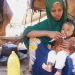 Uma mulher com seu filho de um ano, que está sendo tratado por desnutrição em Dollow, Somália. Foto: UNICEF SOMALIA
