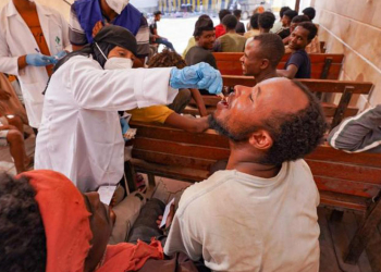 At IOM’s Migrant Response Point in Aden, migrants are receiving the cholera vaccine as part of a nationwide effort to tackle the outbreak. Foto: © IOM/Majed Mohammed