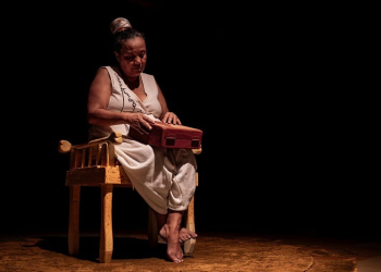 Atriz Neuriza Figueira estreia o espetáculo “Carta aos meus ossos: um manifesto de vida”,. FOTOS: Aline Fidelix