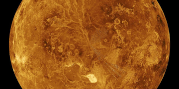 Ao contrário dos outros planetas do Sistema Solar, Vênus gira de leste para oeste. Foto: NASA.