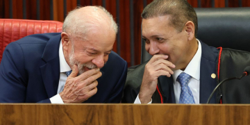 Nunes Marques toma posse na presidência do TSE
