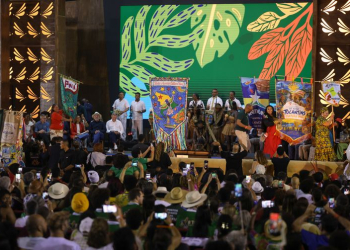 Estandartes dos estados são apresentados durante abertura oficial da 6ª Teia Nacional dos Pontos de Cultura, em Aracruz (ES). Foto: Tomaz Silva/Agência Brasil - Tomaz Silva/Agência Brasil