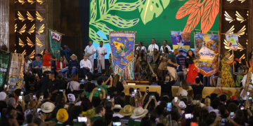 Estandartes dos estados são apresentados durante abertura oficial da 6ª Teia Nacional dos Pontos de Cultura, em Aracruz (ES). Foto: Tomaz Silva/Agência Brasil - Tomaz Silva/Agência Brasil