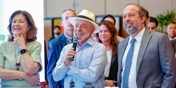 Investimentos do Governo do Brasil na modernização de redes de distribuição de energia devem gerar 100 mil empregos diretos e indiretos no país - Foto: SEAUD/PR