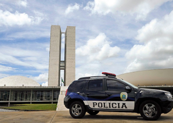 Veículo da Polícia Legislativa diante do Congresso Nacional Edilson Rodrigues/Agência Senado