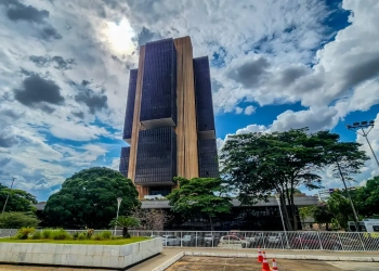 PEC no Senado facilita cooptação do Banco Central, dizem economistas