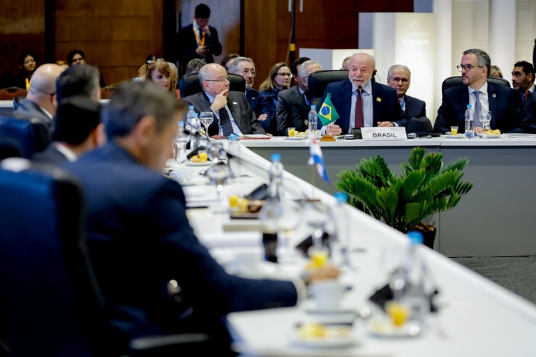 O encontro em Assunção reúne líderes dos países membros e associados do bloco para discutir medidas de aprofundamento da integração regional, fortalecimento do comércio, agenda social e desenvolvimento. Foto: Ricardo Stuckert / PR
