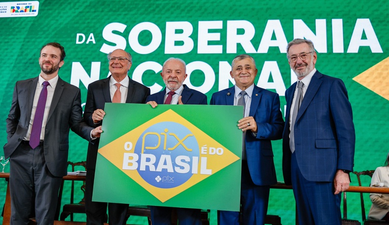 Soberania e trabalho: ‘Brasil está exportando como nunca’, diz ministro da Indústria e Comércio Soberania e trabalho: ‘Brasil está exportando como nunca’, diz ministro da Indústria e Comércio