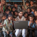Apesar dos avanços em muitas frentes, muitas comunidades ao redor do mundo ainda não conseguem usufruir dos benefícios das tecnologias digitais. Foto: ONU/Chetan Soni