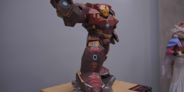 Exposição transforma personagens da cultura geek em esculturas de papel. Foto: Divulgação